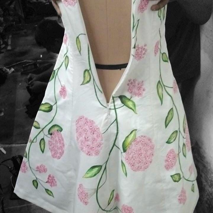 1 custom made gown PRINT/PAINT. Hand embrodiery hence some variances will occur