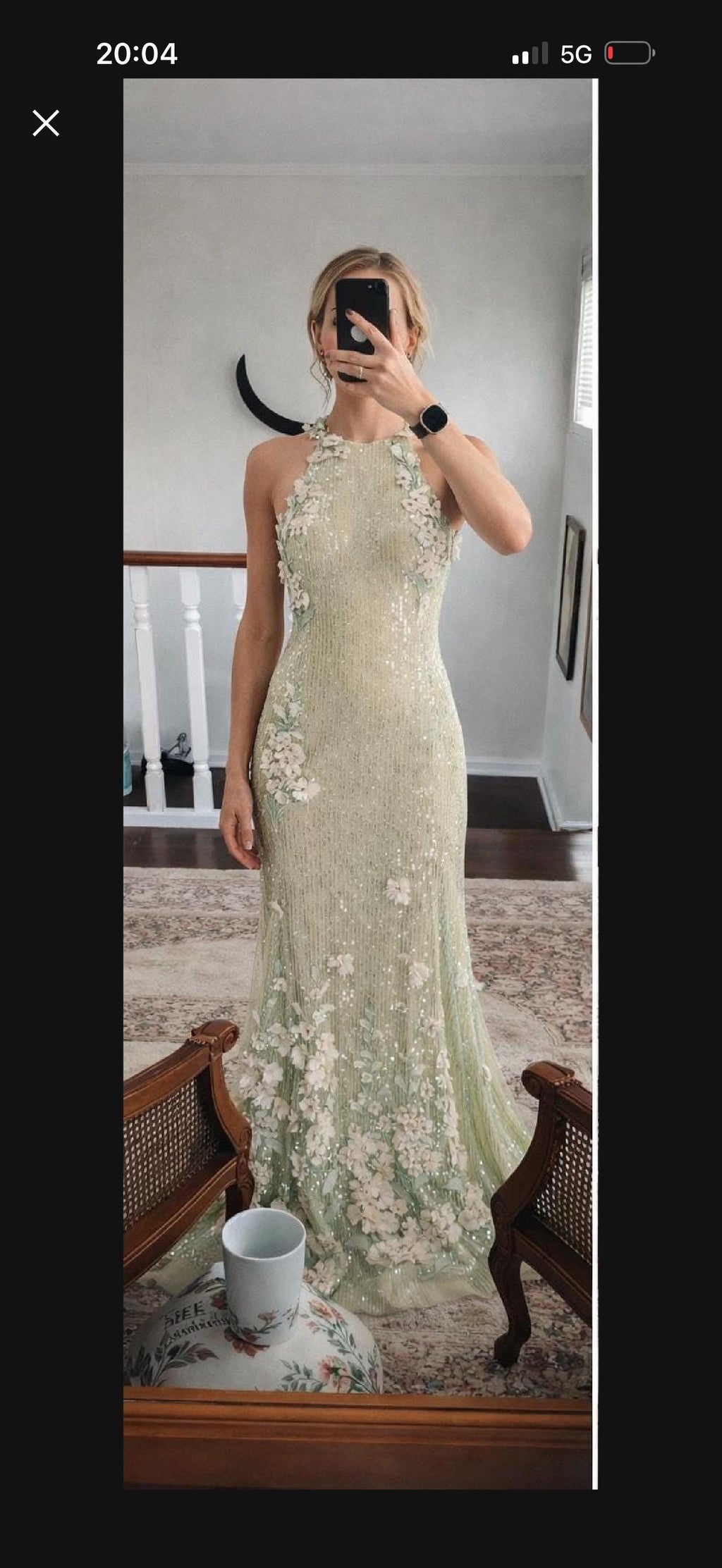 1 custom made gown embrodiery . Hand embrodiery hence some variances will occur
